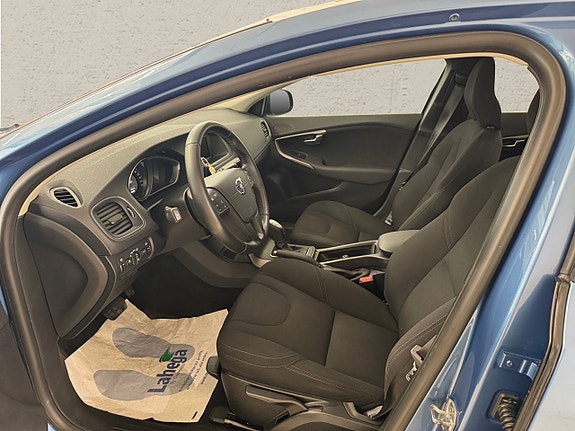 Volvo V40 3 of 7