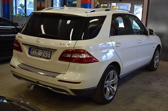 Mercedes-Benz ML350 5 of 19