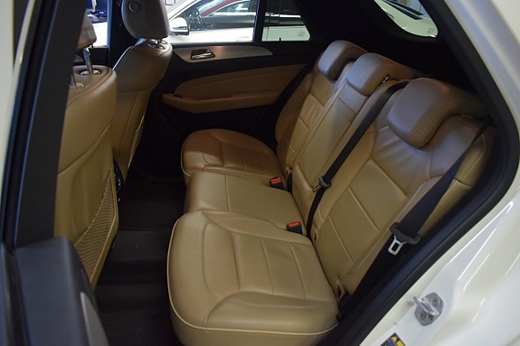 Mercedes-Benz ML350 9 of 19