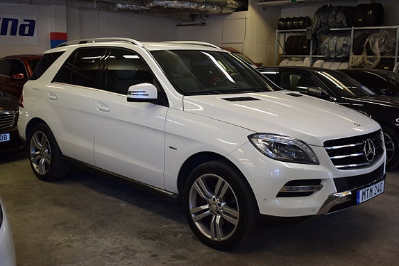 Mercedes-Benz ML350 2 of 19