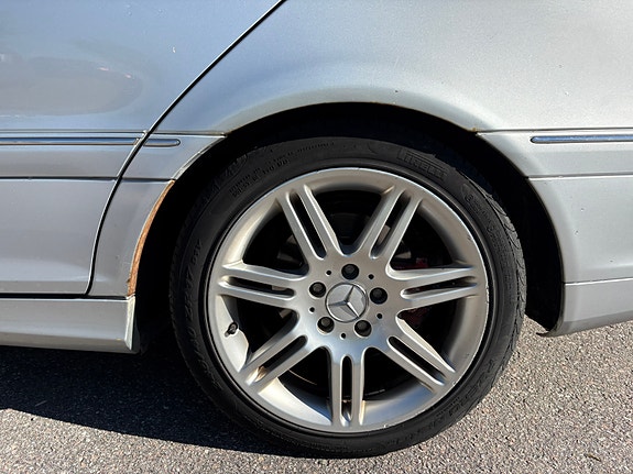 Mercedes-Benz C320 11 of 13