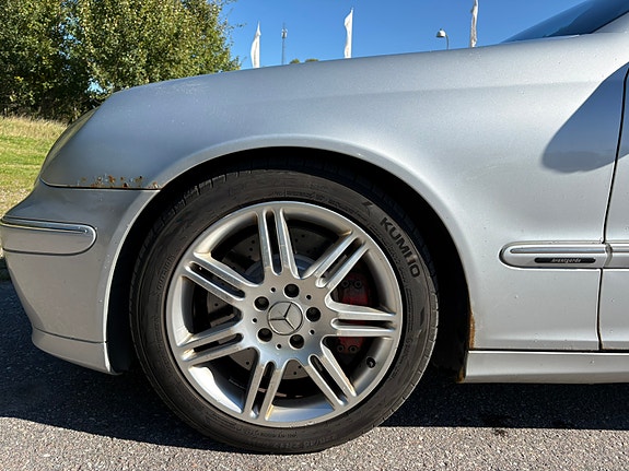 Mercedes-Benz C320 10 of 13