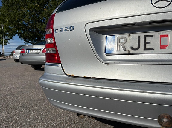 Mercedes-Benz C320 13 of 13