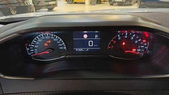 Peugeot 2008 12 of 12