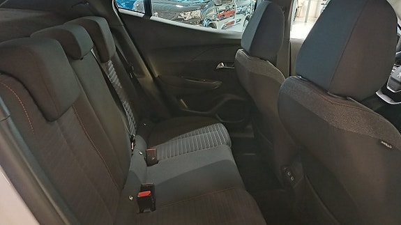 Peugeot 2008 8 of 12