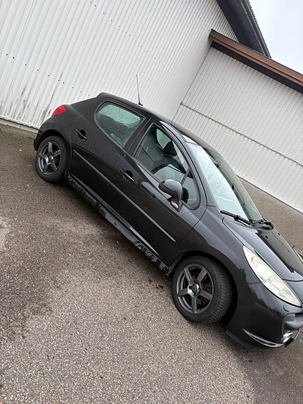 Peugeot 207 2 of 7