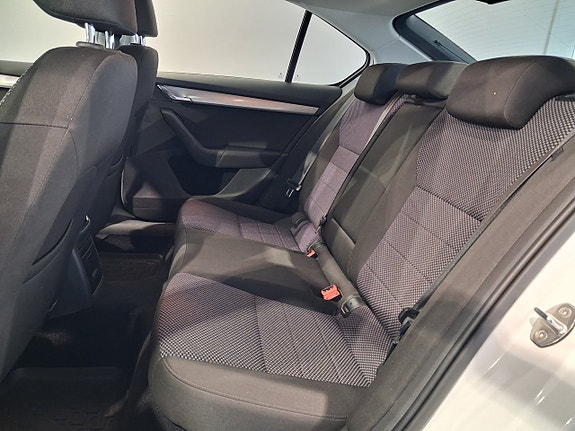 Skoda Octavia 12 of 16