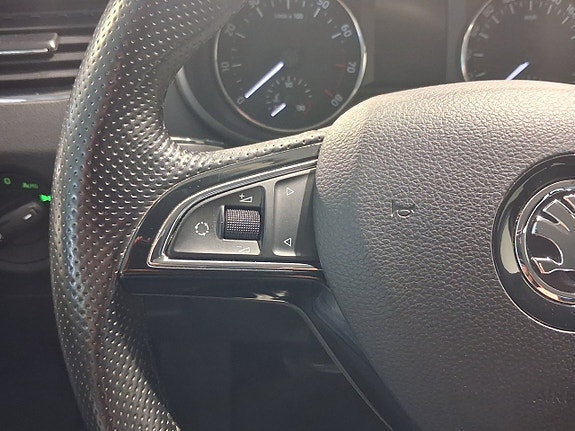 Skoda Octavia 9 of 16