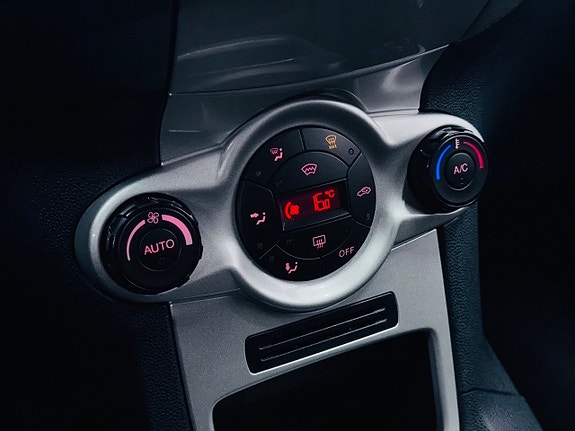 Ford Fiesta 14 of 19