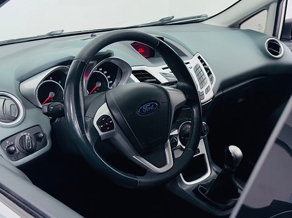 Ford Fiesta 9 of 19