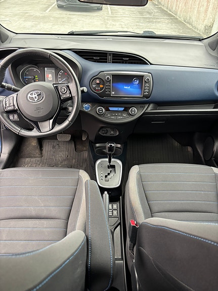 Toyota Yaris 8 of 19