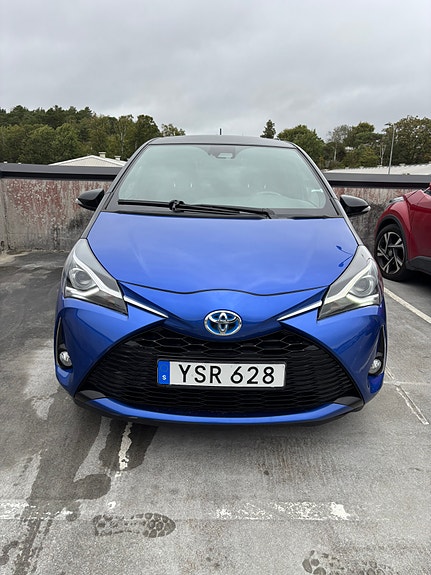 Toyota Yaris 2 of 19