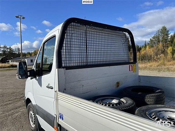 Mercedes Benz Sprinter arbetsbil med flak (230,000:- ex moms 23 of 24