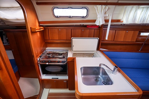 Dufour 325 Grand Large 4 of 24