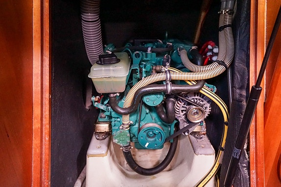 Dufour 325 Grand Large 15 of 24