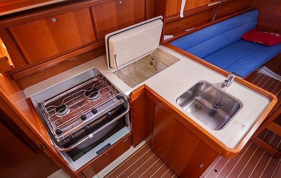 Dufour 325 Grand Large 5 of 24