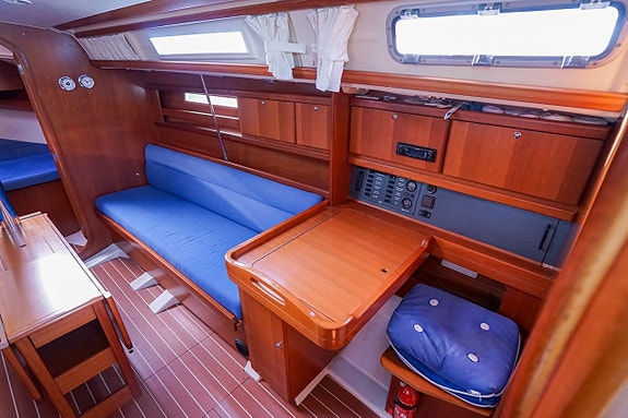Dufour 325 Grand Large 3 of 24
