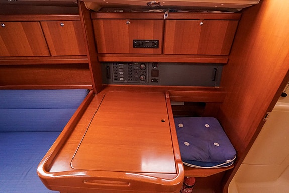 Dufour 325 Grand Large 10 of 24