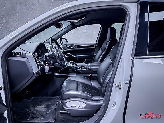 Porsche Cayenne 10 of 30