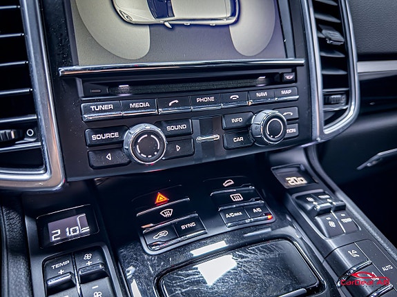 Porsche Cayenne 27 of 30