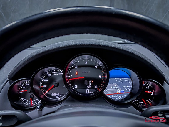 Porsche Cayenne 21 of 30