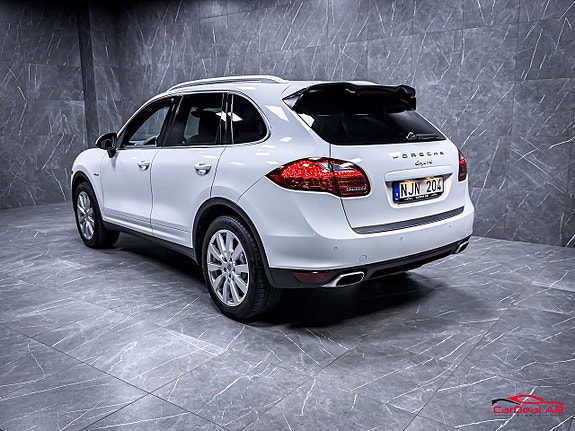 Porsche Cayenne 5 of 30