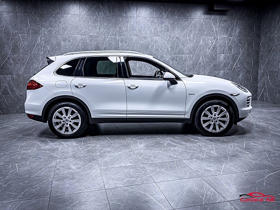 Porsche Cayenne 8 of 30