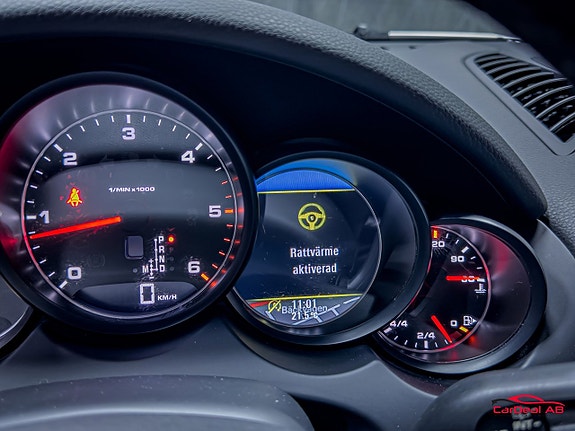 Porsche Cayenne 24 of 30
