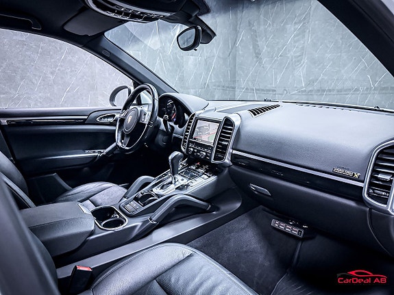 Porsche Cayenne 14 of 30
