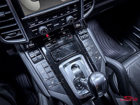 Porsche Cayenne 28 of 30