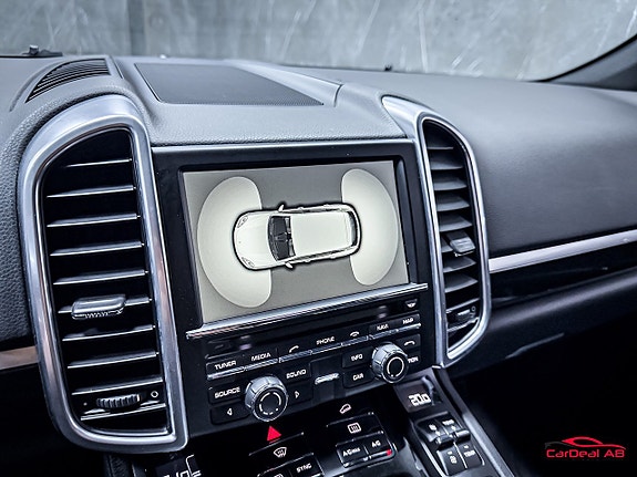 Porsche Cayenne 26 of 30