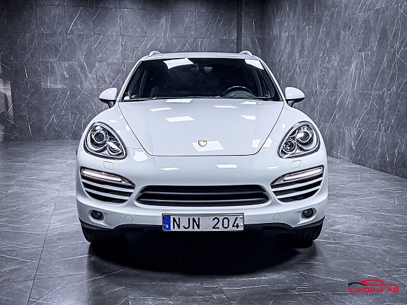 Porsche Cayenne 2 of 30