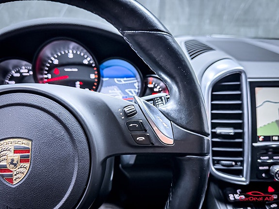 Porsche Cayenne 23 of 30