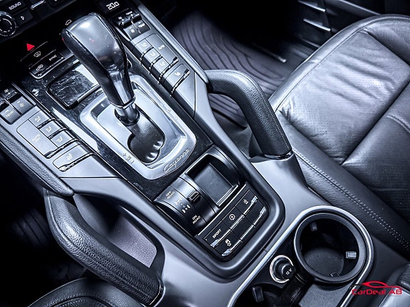 Porsche Cayenne 29 of 30
