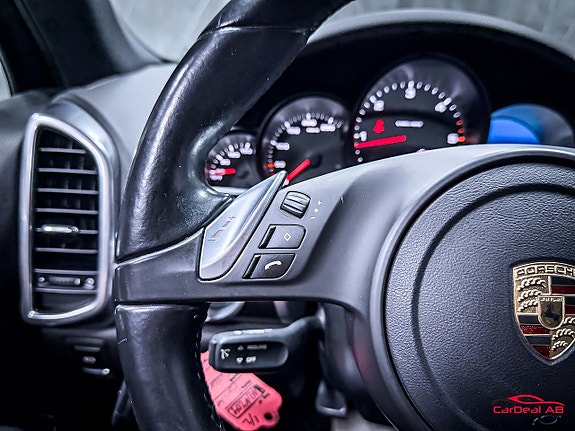 Porsche Cayenne 22 of 30