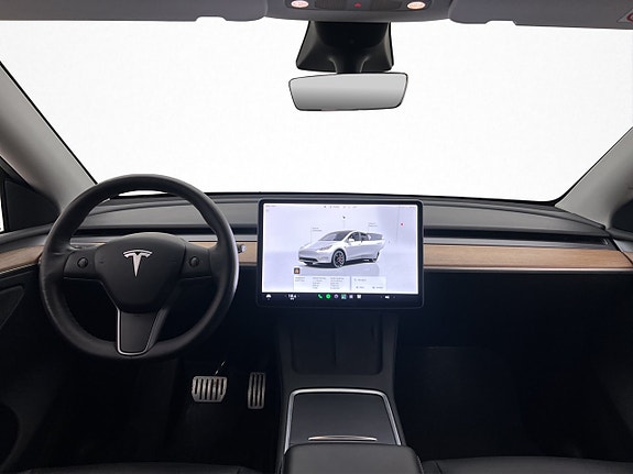 Tesla Model Y 13 of 30