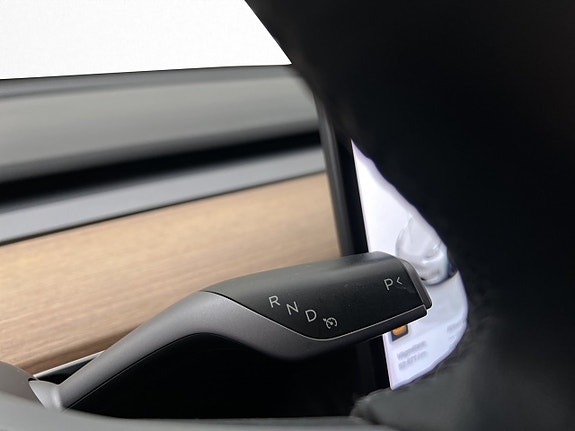 Tesla Model Y 15 of 30