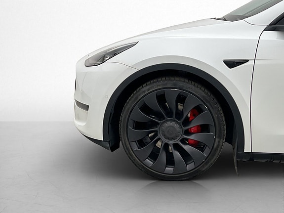 Tesla Model Y 29 of 30
