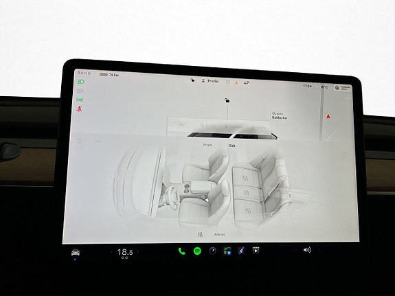 Tesla Model Y 24 of 30