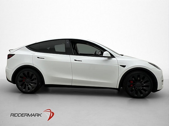 Tesla Model Y 10 of 30