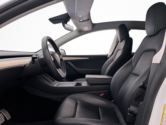 Tesla Model Y 12 of 30
