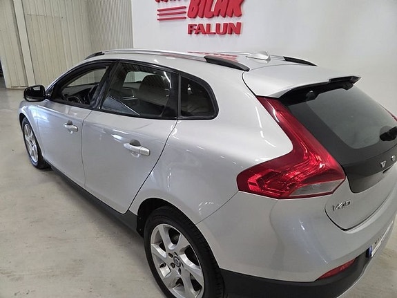 Volvo V40 Cross Country 9 of 10