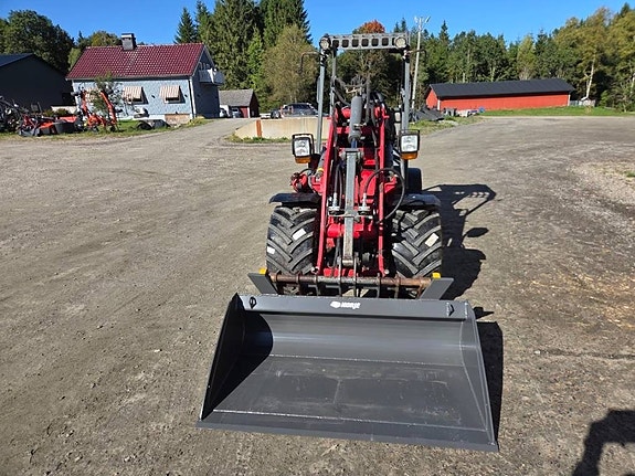 Weidemann 1350CX45 2 of 10