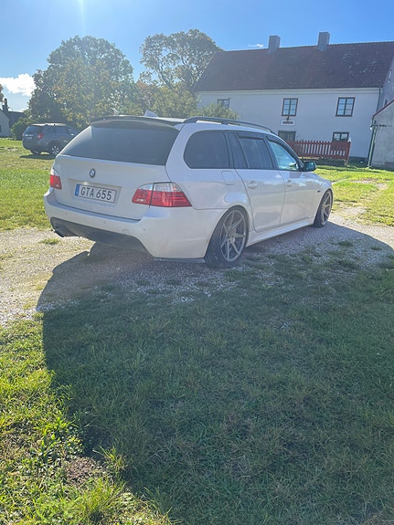 BMW 520d 2 of 4