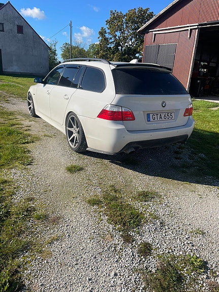 BMW 520d 3 of 4