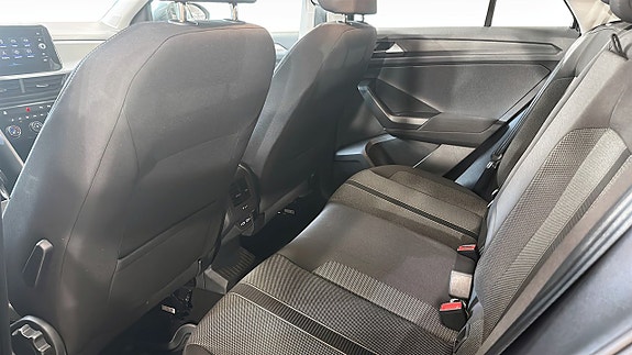 Volkswagen T-Roc 12 of 19