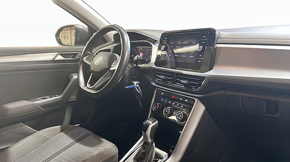 Volkswagen T-Roc 11 of 19