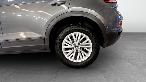 Volkswagen T-Roc 6 of 19