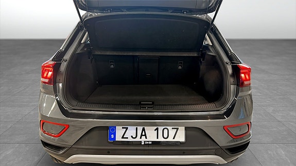 Volkswagen T-Roc 13 of 19