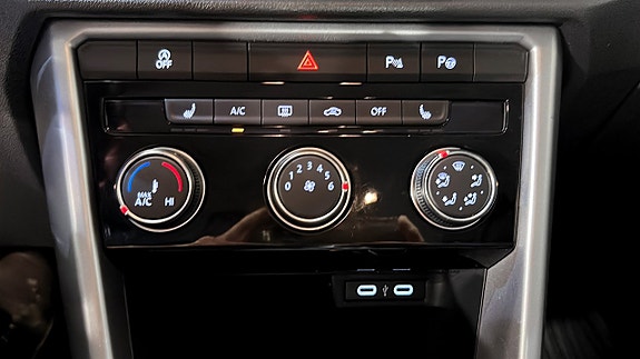 Volkswagen T-Roc 18 of 19